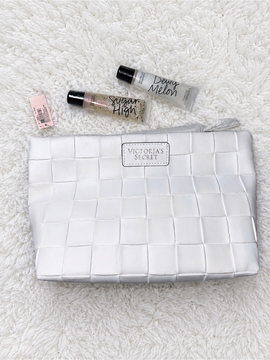 Victoria's Secret Handbags - Victoria’s Secret White Woven Bag + 2 Lip Glosses Sugar High & Dewy Melon NWT